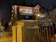 Haus im Haus Küche, Terrassen, 2 Kamine, Garten, TG, 2...