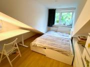 Haus in Stadtrandsiedlung Malchow mit Parkplatz, Berlin...