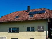 Haus mit 2 Wohneinheiten ca.240m². Doppelgarage. Garten....