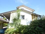 Großes Grundstück mit vermietbarem Haus