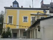 Haus mit 6 Wohneinheiten, 2 Terrassen und Keller