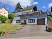 Haus mit Einliegerwohnung und großem Garten in Waldrach