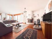 Haus mit Garten auf dem Land