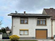 Haus mit großem Garten und Garage