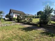 Haus mit großem Garten und großem...