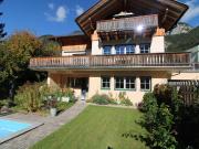 Haus mit Seeblick und Gartenpool auf der Sonnenseite des...