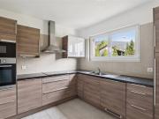 Haus mit zwei Wohnungen und großem Grundstück in Malleray