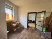 Haushälfte mit einer Wohnung für geschickte Heimwerker...