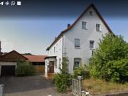 Ein Zweifamilienhaus  Hofstelle  Dreiseitenhof, Bauplätze