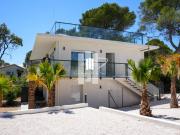 Haut de villa rénové avec solarium vue mer au calme à Boulou