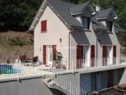 Maison individuelle avec vue panoramique et piscine...