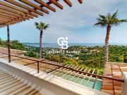 Havre de Paix Contemporain avec Vue Imprenable sur la Mer