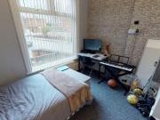 Headingley Avenue, Leeds LS6, 4 bed flat to rent, £2,340...