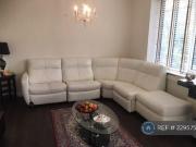 Heathway Court, London, 3 Bedroom Flat