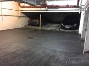 Hebebühnenplatz für kleine Stadtautos Nähe Bacherpark