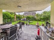 HEIMELIG, HELL UND MODERN MIT GARTENSITZPLATZ