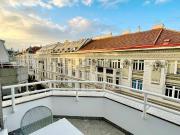 Hell beleuchtete Wohnung in der Josefstadt mit Balkon