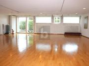 HELL MIT GARDEROBE, DUSCHE UND SAUNA