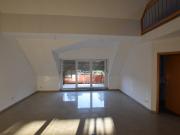 Hell und modern: 4 Zimmer Maisonette Wohnung