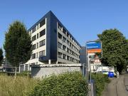 HELL UND MODERN, NÄHE BAHNHOF