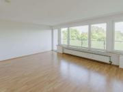 Helle 1,5 Zimmer Wohnung mit Balkon, Schwimmbad und Sauna