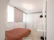 Helle 2,5 Zimmer Wohnung mit weitläufiger Loggia und...