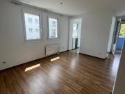 Helle 2,5 Zimmer Wohnung mit Wintergarten & Balkon in...