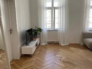 Helle 2 Zimmer Altbauwohnung 62 m² in Top Lage, ab Mitte...
