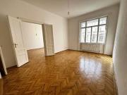 Helle 2 Zimmer Altbauwohnung im gepflegten Gründerzeithaus