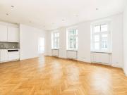 Helle 2 Zimmer Altbauwohnung ruhige Innenhoflage