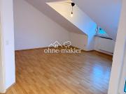 Helle 2 Zimmer Dachgeschosswohnung mit Balkon &...