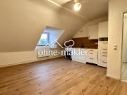 Helle 2 Zimmer Dachgeschosswohnung mit Einbauküche –... Helle 2 Zimmer Dachgeschosswohnung mit Einbauküche –...