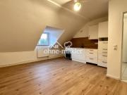 Helle 2 Zimmer Dachgeschosswohnung mit Einbauküche –... Helle 2 Zimmer Dachgeschosswohnung mit Einbauküche –...