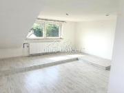 Helle 2 Zimmer Dachgeschosswohnung mit Einbauküche in...