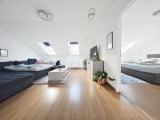 Helle 2 Zimmer Dachgeschosswohnung mit hofseitiger...