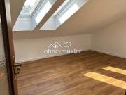 Helle 2 Zimmer DG Wohnung mit neuem Vinylboden