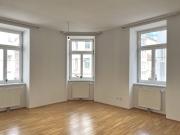 Helle 2 Zimmer Eckwohnung im sanierten Altbau mit neuer...