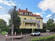 Helle 2 Zimmer Erkerwohnung im Dachgeschoss in Zentrumsnähe