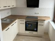 Helle 2 Zimmer mit EBK, neuem Laminat und Dusche in...