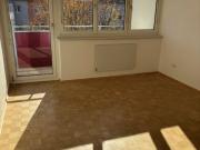 Helle 2 Zimmer Wohnung im letzten Obergeschoss mit Loggia