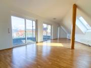 helle 2 Zimmer Wohnung mit 63 m² Terrasse mit...