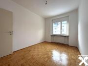 Helle 2 Zimmer Wohnung mit Balkon