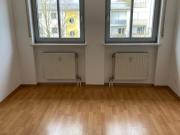 Helle 2 Zimmer Wohnung mit Balkon und Wintergarten im 2 OG