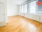 Helle 2 Zimmer Wohnung mit Einbauküche und TG...