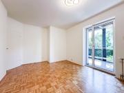 Helle 2 Zimmer Wohnung mit Extraküche und großem Balkon...