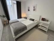 Helle 2 Zimmer Wohnung mit großem Wintergarten...