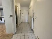 Helle 2 Zimmer Wohnung mit großer Loggia und...