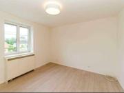 Helle 2 Zimmer Wohnung mit Loggia, Garage & Kellerabteil...