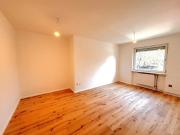 Helle 2 Zimmer Wohnung mit möblierter, NEUER Küche und...