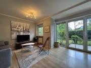 Helle 2 Zimmer Wohnung mit Terrasse, Garten und Garage...